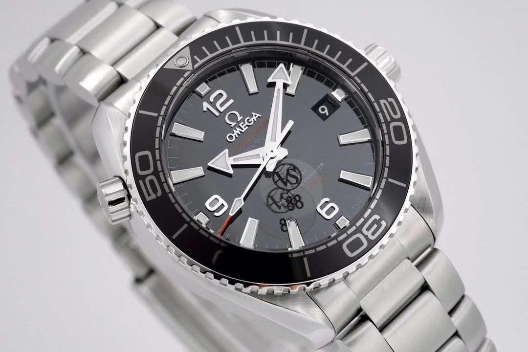 Seamaster Planet Ocean 600M Co-Axial Master Chronometer Black Dial 39.5mm on Bracelet