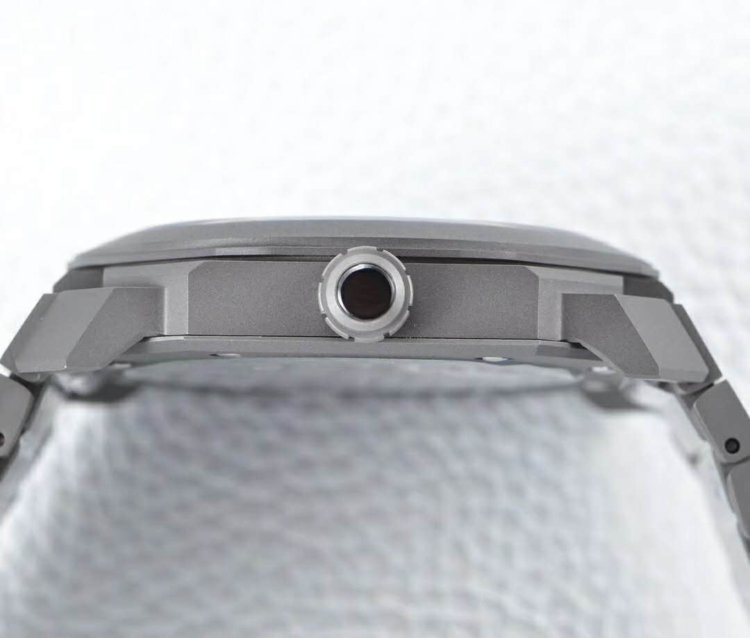 Octo Finissimo Grey Dial