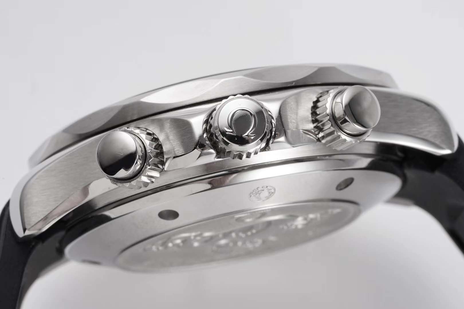 Seamaster Diver 300m Chronograph Black Dial on Rubber Strap