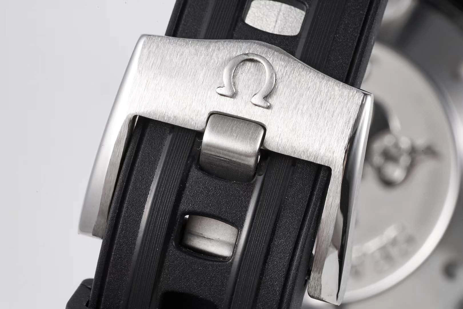 Seamaster Diver 300m Chronograph Black Dial on Rubber Strap