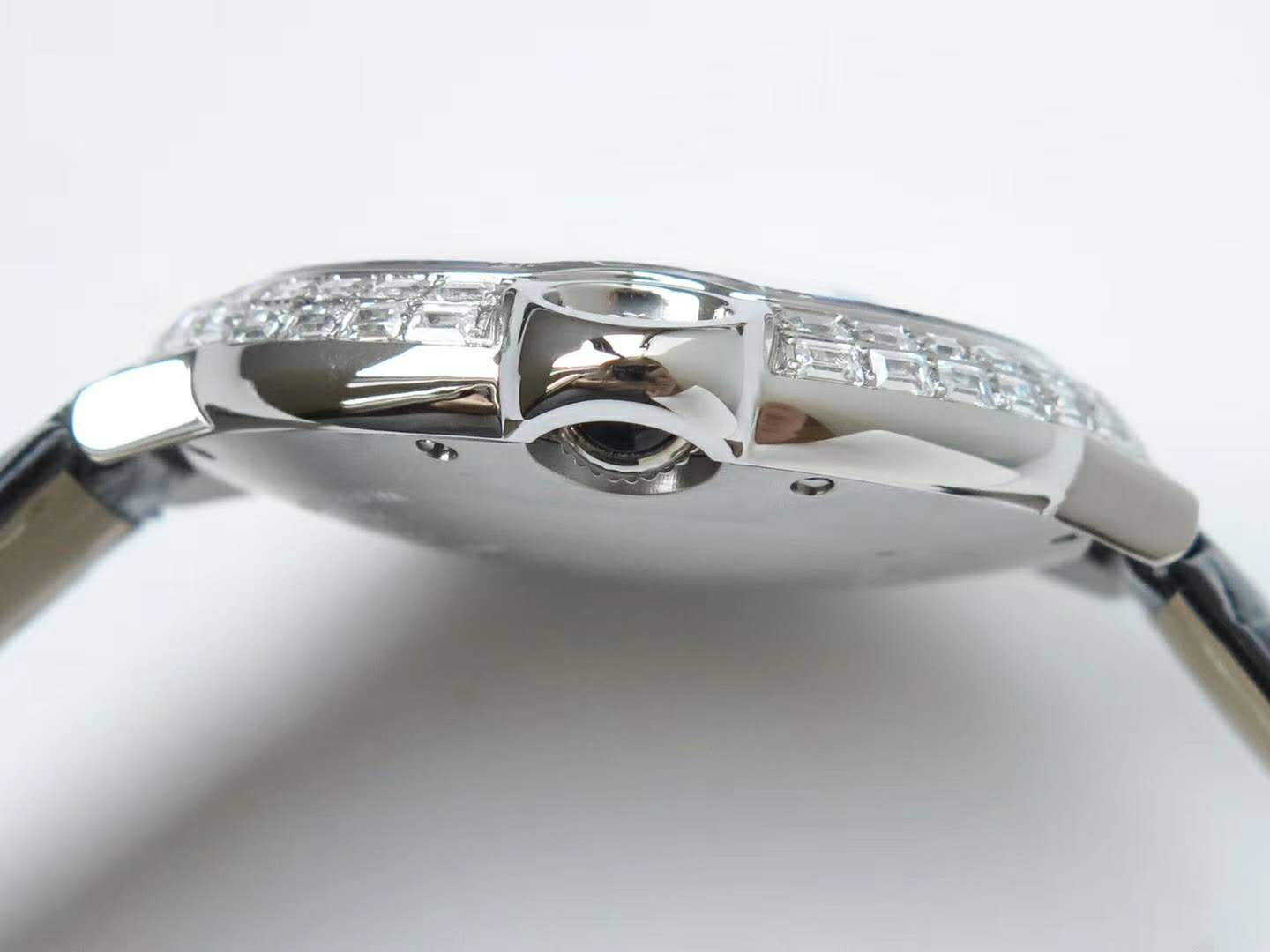 Ballon Bleu de Ca*t1er 42mm D1am0nd Paved Dial in Steel