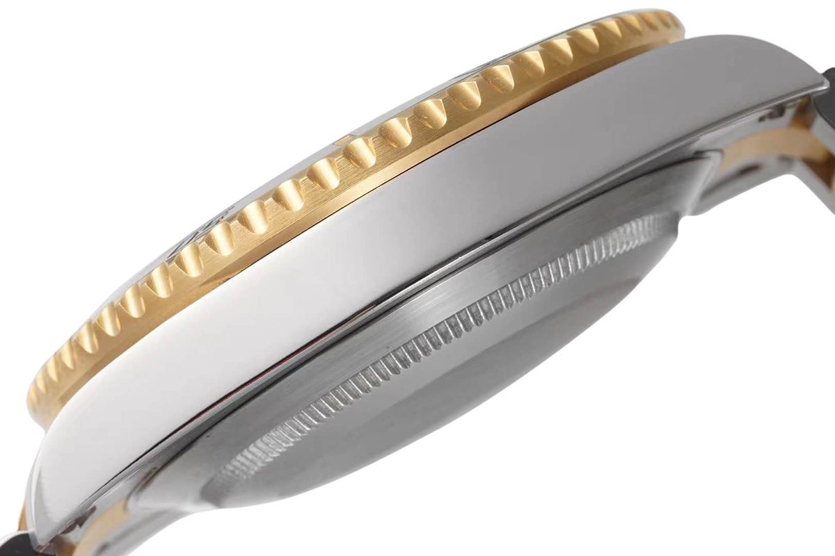 Submariner 116613LV ‘Watchvice Edition’ Hulk in Yellow Gold and Steel