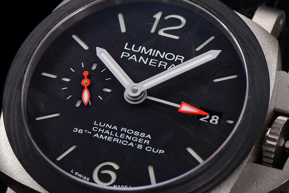 PAM1096 Luna Rossa GMT 42mm