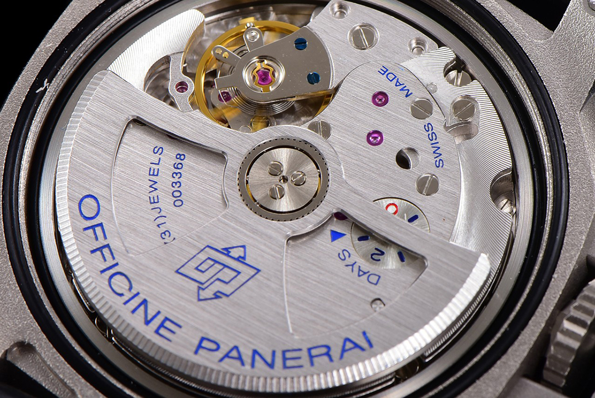 PAM1096 Luna Rossa GMT 42mm